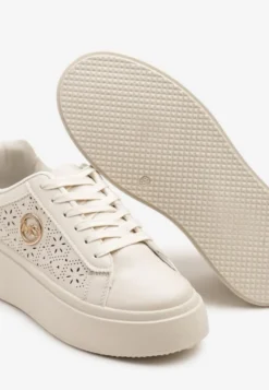 Jasnobeżowe Sneakersy na Platformie z Ażurowym Zdobieniem i Aplikacją Dalirnna