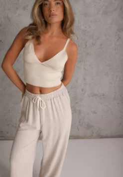 Jasnobeżowe Spodnie High Waist ze Sznurkiem w Talii i Prostą Nogawką Raveann