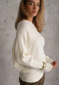 Jasnobeżowy Basic Sweter Nietoperz z Wiskozą Rosanel