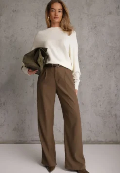 Jasnobeżowy Basic Sweter Nietoperz z Wiskozą Rosanel