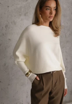 Jasnobeżowy Basic Sweter Nietoperz z Wiskozą Rosanel