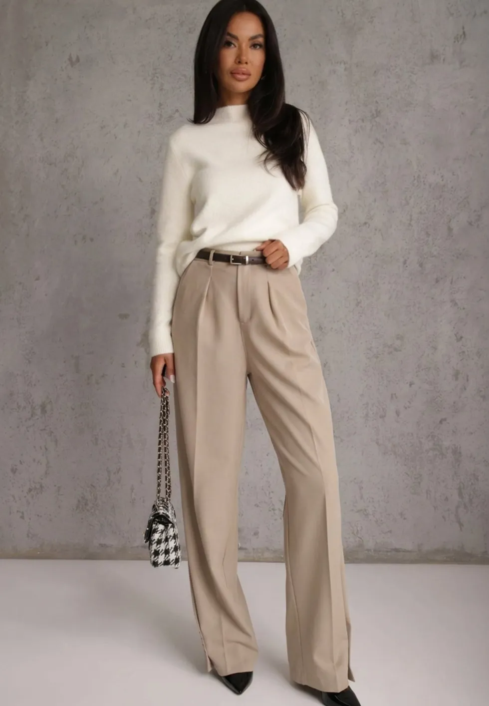 Jasnobeżowy Golf z Wełną Ozdobiony Ściągaczami w Casualowym Stylu Katlina