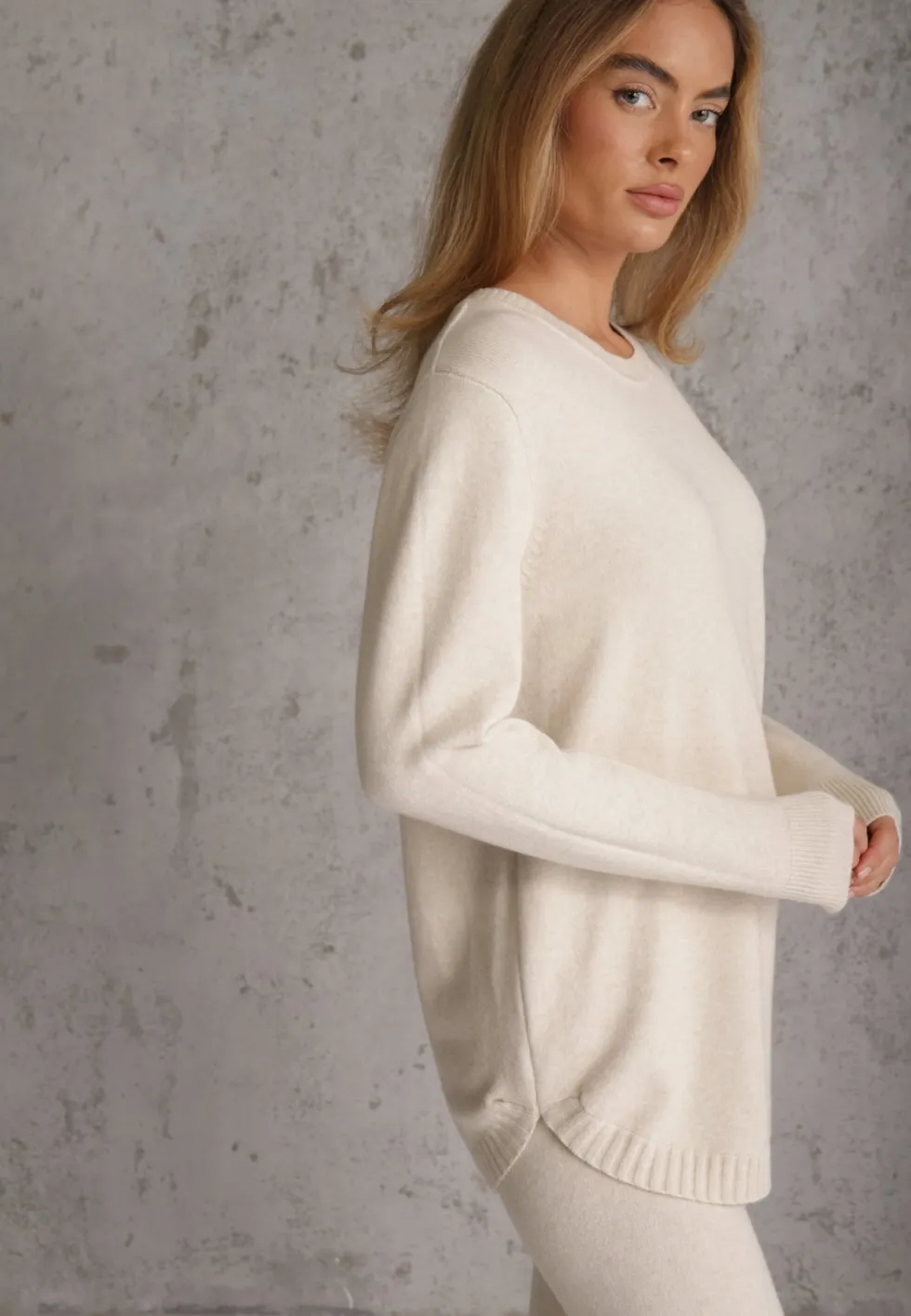 Jasnobeżowy Komplet Dzianinowy z Wiskozą Longsleeve i Luźne Spodnie Mirette