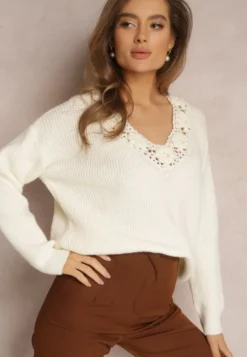 Jasnobeżowy Sweter Dzianinowy z Ażurowym Wzorem Elisora