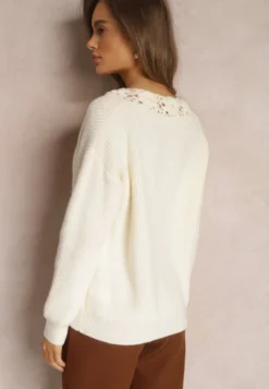 Jasnobeżowy Sweter Dzianinowy z Ażurowym Wzorem Elisora
