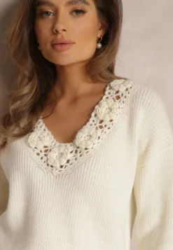 Jasnobeżowy Sweter Dzianinowy z Ażurowym Wzorem Elisora