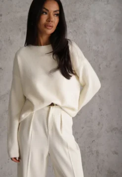 Jasnobeżowy Sweter Oversize z Bawełną i Wełną Typu Basic Oseani