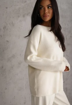 Jasnobeżowy Sweter Oversize z Bawełną i Wełną Typu Basic Oseani