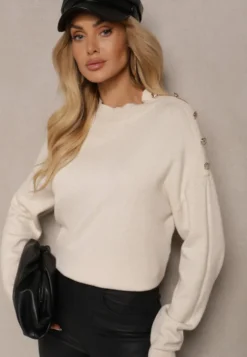 Jasnobeżowy Sweter Półgolf z Modalem i Wiskozą Ozdobiony Guzikami Setannia