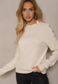Jasnobeżowy Sweter Półgolf z Modalem i Wiskozą Ozdobiony Guzikami Setannia