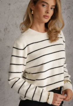 Jasnobeżowy Sweter z Wełną i Bawełną o Klasycznym Kroju w Drobne Prążki Rosal