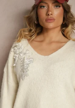 Jasnobeżowy Sweter z Wełną Ozdobiony Cekinami i Kwiatami 3D Calimi