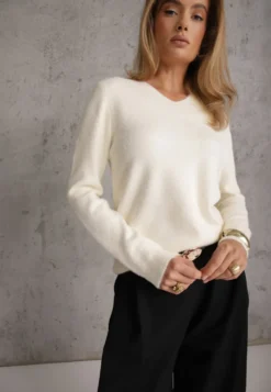 Jasnobeżowy Sweter z Wełną w Minimalistycznym Stylu Joslina