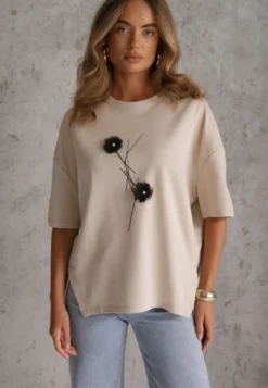 Jasnobeżowy Wiskozowy T-shirt Ozdobiony Kwiatami i Perełkami Muvine