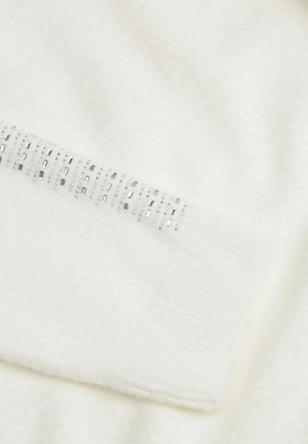 Jasnobeżowy Zimowy Sweter z Wełną Ozdobiony Cyrkoniami Tarsia