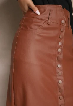 Jasnobrązowa Spódnica z Imitacji Skóry High Waist z Rozcięciem i Napami z Przodu Asttia