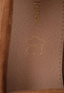 Jasnobrązowe Mokasyny VICES Casualowe ze Skórzaną Wkładką i Metalowymi Ozdobami Dinsmore