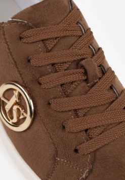Jasnobrązowe Sneakersy Vices na Platformie Ozdobione Metaliczną Aplikacją Tatellia