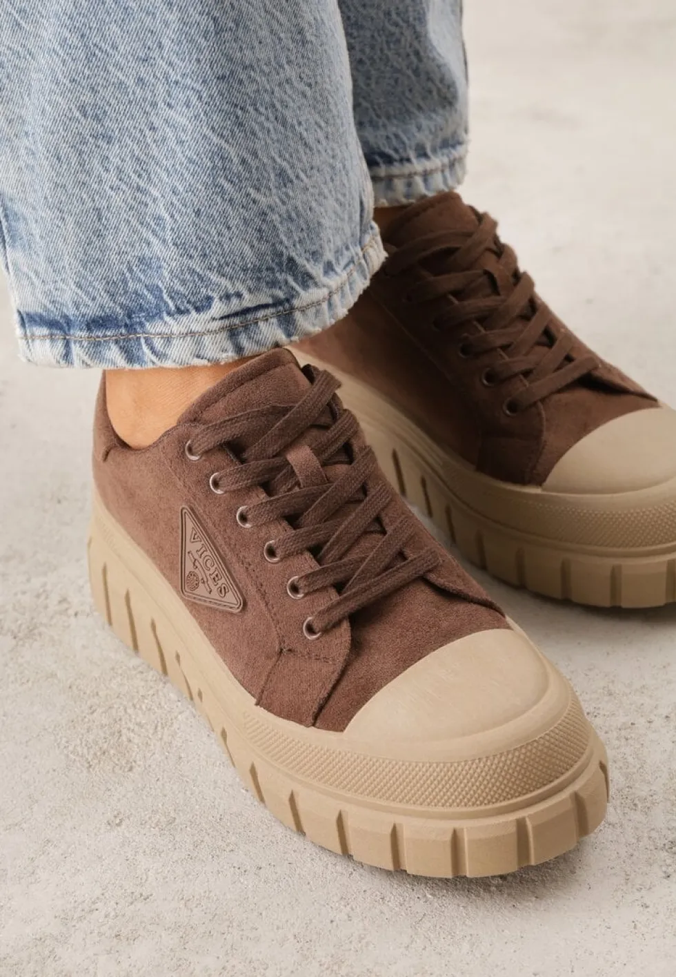 Jasnobrązowe Sneakersy Vices na Platformie z Ozdobą i Napisem Leawen