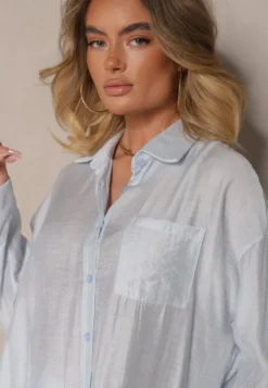 Jasnoniebieska Koszula Oversize w Klasycznym Stylu z Kieszonką Liozira