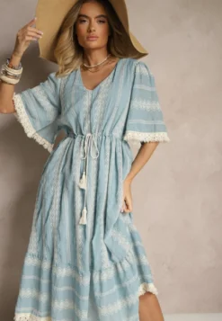 Jasnoniebieska Rozkloszowana Sukienka Boho z Bawełny Zdobiona Haftem i Wiązaniem Koriruna