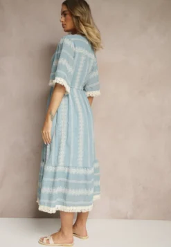 Jasnoniebieska Rozkloszowana Sukienka Boho z Bawełny Zdobiona Haftem i Wiązaniem Koriruna