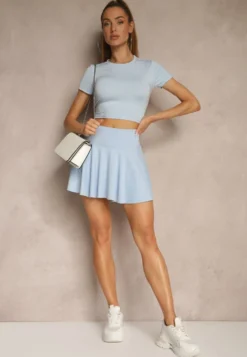 Jasnoniebieski Dopasowany T-shirt z Wiskozą o Kroju Crop Top Folaviela