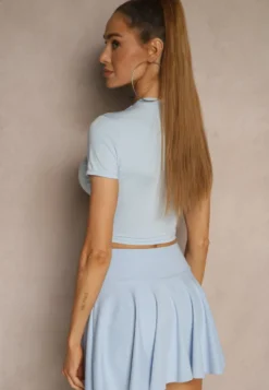 Jasnoniebieski Dopasowany T-shirt z Wiskozą o Kroju Crop Top Folaviela