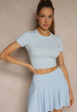 Jasnoniebieski Dopasowany T-shirt z Wiskozą o Kroju Crop Top Folaviela