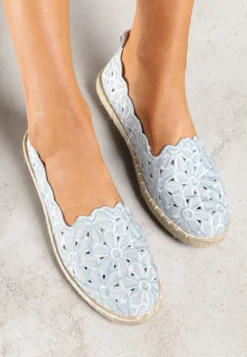 Jasnoniebieskie Plecione Espadryle Vices z Kwiatowym Motywem z Ażurowymi Wycięciami Honavia