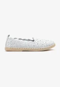 Jasnoniebieskie Plecione Espadryle Vices z Kwiatowym Motywem z Ażurowymi Wycięciami Honavia