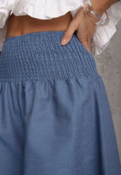 Jasnoniebieskie Spodnie Kuloty z Bawełny High Waist o Szerokim Kroju Wykończone Gumką w Pasie Alifrea