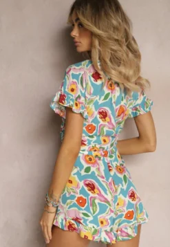 Jasnoniebieski Krótki Kombinezon z Wiskozy z Ozdobnymi Falbankami w stylu Boho Tatella