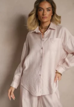 Jasnoróżowa Koszula Oversize w Klasycznym Stylu z Kieszonką Liozira