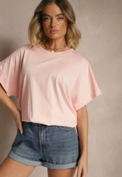 Jasnoróżowy T-shirt z Wiskozą o Fasonie Nietoperza Tanalitha