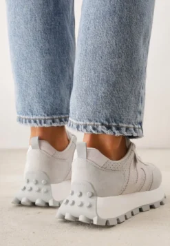 Jasnozielone Sneakersy na Platformie z Zamszu Naturalnego z Perforacją Zitrina