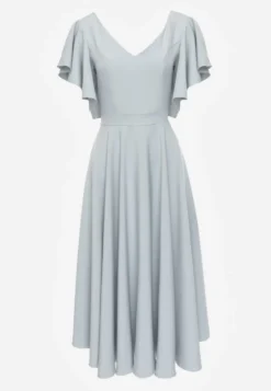 Niebieska Elegancka Sukienka Rozkloszowana Zdobiona Falbanami na Ramionach Nessaza