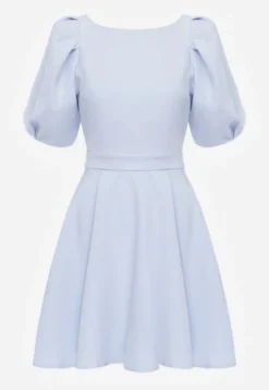 Niebieska Elegancka Sukienka z Bufiastymi Rękawami Odkrytymi Plecami i Wiązaniem Haritte