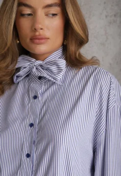 Niebieska Koszula Oversize z Bawełny w Paski Ozdobiona Wiązaniem Aropine