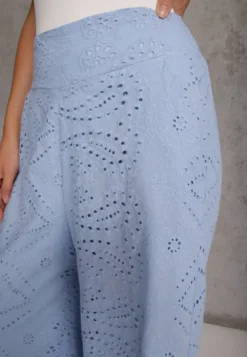 Niebieskie Ażurowe Spodnie z Bawełny High Waist o Szerokim Kroju Evinassa