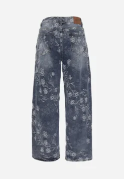 Niebieskie Bawełniane Jeansy Slouchy z Kwiatowym Wzorem w Stylu Haftowania Felizita