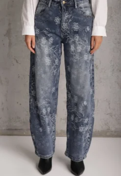 Niebieskie Bawełniane Jeansy Slouchy z Kwiatowym Wzorem w Stylu Haftowania Felizita
