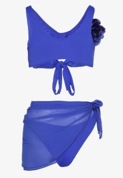 Niebieskie Bikini Majtki Figi Biustonosz z Broszką Kwiatu 3D i Siateczkowe Pareo Folissa