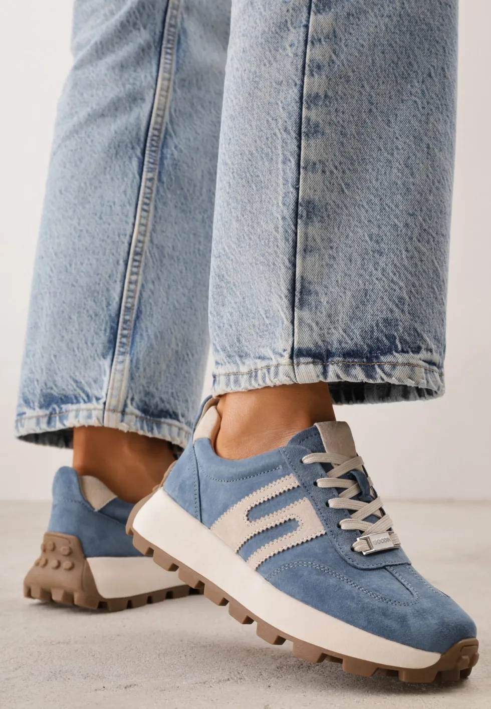 Niebieskie Chunky Sneakersy z Zamszu Naturalnego na Platformie z Bieżnikiem Ezze