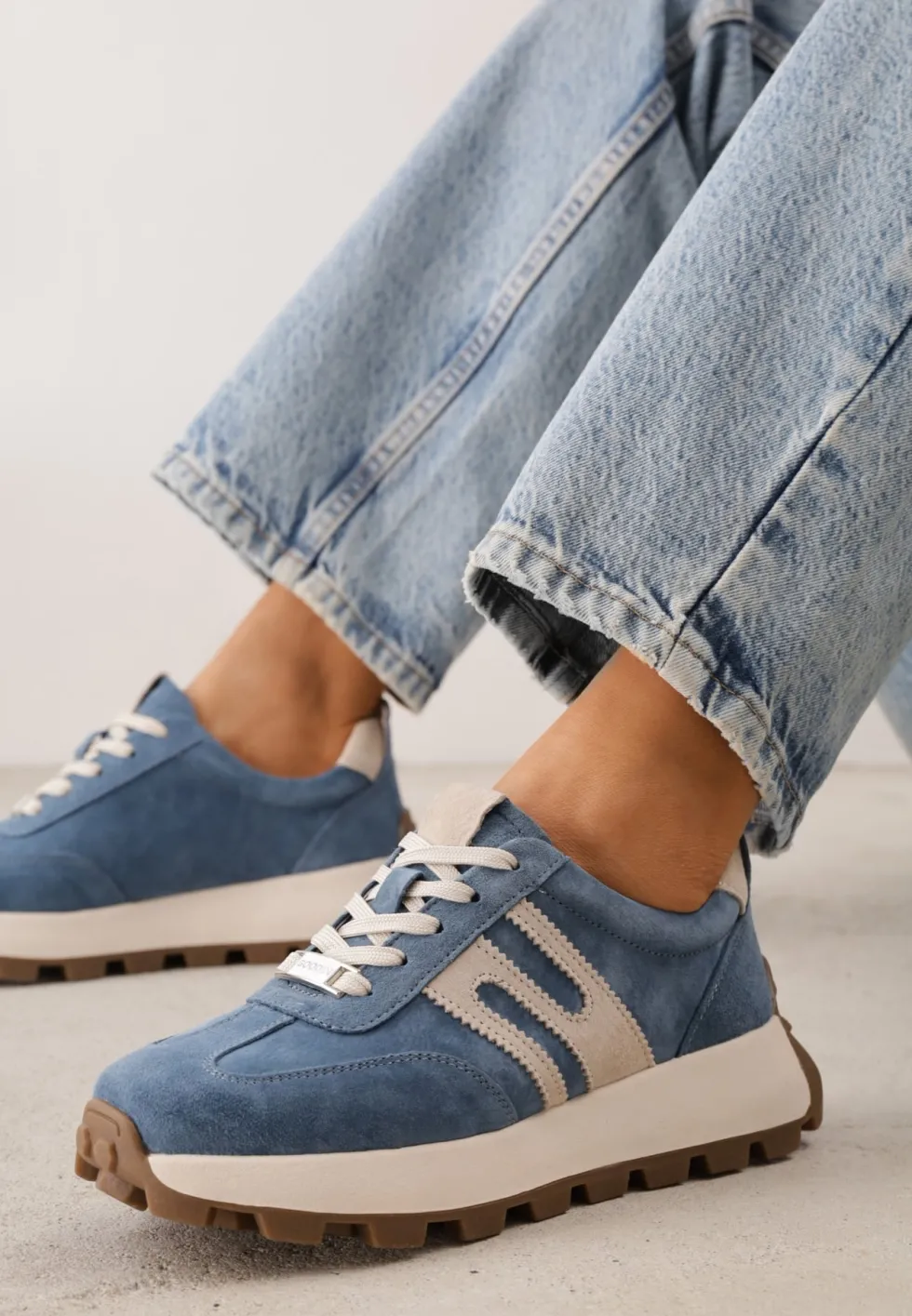 Niebieskie Chunky Sneakersy z Zamszu Naturalnego na Platformie z Bieżnikiem Ezze