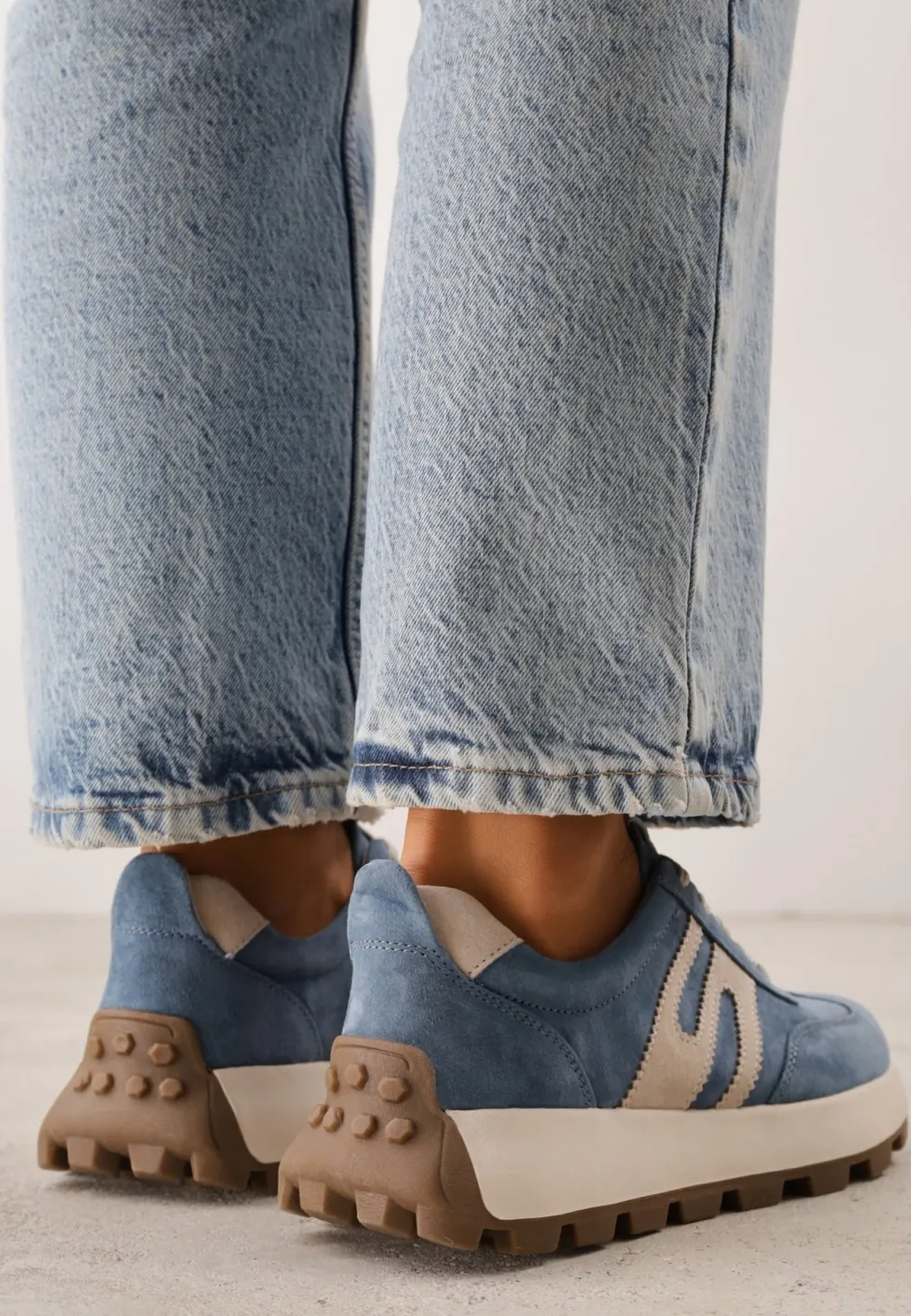 Niebieskie Chunky Sneakersy z Zamszu Naturalnego na Platformie z Bieżnikiem Ezze