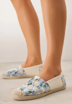 Niebieskie Espadryle Ozdobione Kwiatowym Haftem i Plecionką Kiranth
