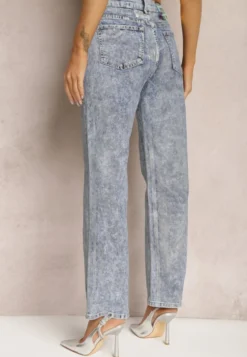 Niebieskie Jeansy Mom Fit z Błyszczącą Fakturą Vonea