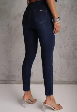 Niebieskie Jeansy Skinny z Postrzępionymi Krawędziami Janitha