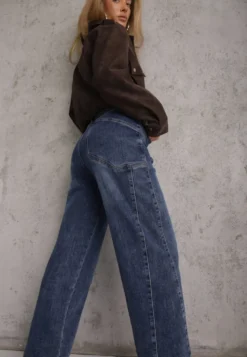 Niebieskie Jeansy Slouchy High Waist z Dużą Zawartością Bawełny i Geometrycznymi Kieszeniami Keney